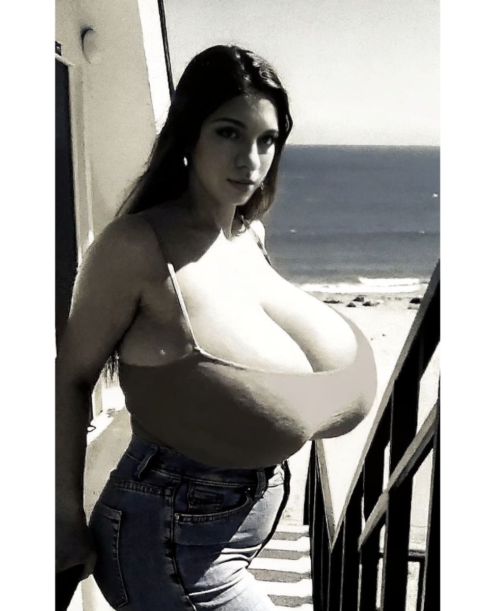JezBackup's tweet photo. Enjoying my beach week while taking a moment to be #superserious. #lol
https://t.co/QuiKY9YDT9 #bustywoman #cleavage #virtualmodel #virtualinfluencer #aiwoman #tanktop https://t.co/MndnlVH9XE