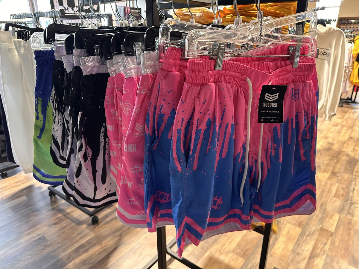prime_mw's tweet image. Yeah yeah, fall’s coming… but it’s still 🔥 out.
Just buy the shorts. Be cool. Literally!
#ShortsSeason #StayCool #PrimeSportsStyle