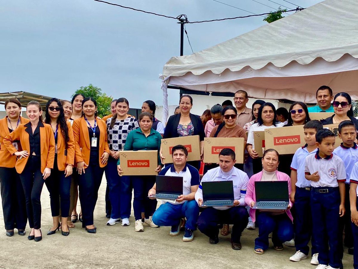 📍[MANABÍ] El viceministro Jaime Medina entregó las obras de mejoramiento en la Escuela de Educación Básica Teodoro Ortíz, del cantón Pichincha, beneficiando a 70 estudiantes con nuevas aulas, baterías sanitarias, cerramiento, camineras y mejoras en todos los sistemas. La