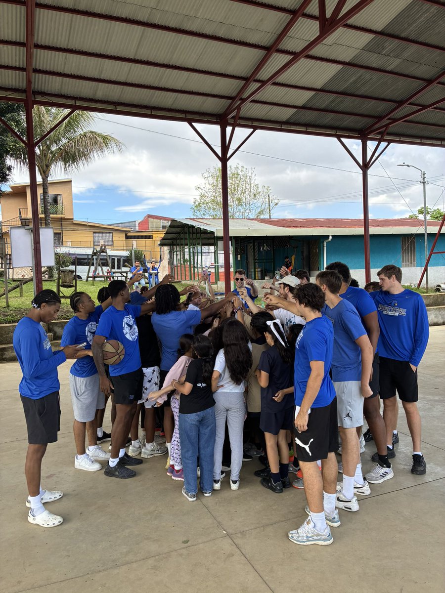 RockhurstMBB's tweet photo. Community service project this morning was a blast‼️ https://t.co/GdrnVcWfGQ