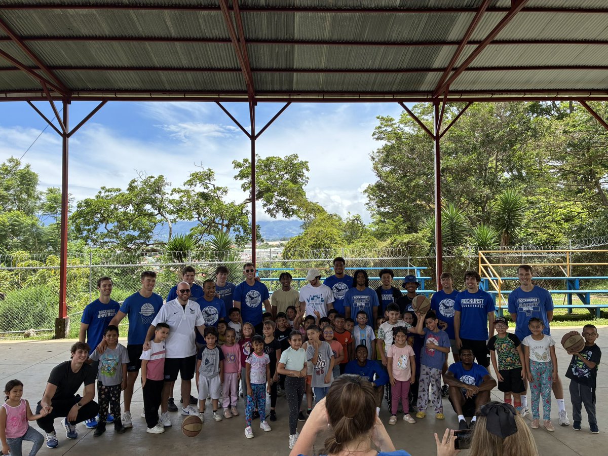 RockhurstMBB's tweet photo. Community service project this morning was a blast‼️ https://t.co/GdrnVcWfGQ