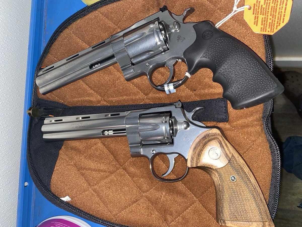 ApexTactics's tweet image. Colt Python &amp;amp; Colt Anaconda.
Stainless steel. Magnum power. Endless fun.

Which one would you shoot first?

#WheelgunWednesday #RevolverDay #ColtPython #ApexTactics