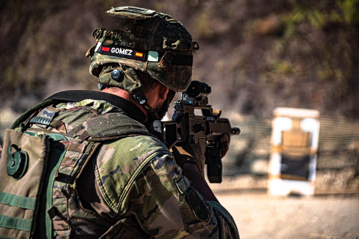 Comandancia General de Baleares (@comgebal_et) on Twitter photo Siguiendo el programa de instrucción y adiestramiento del Batallón #Filipinas, los militares del #Palma47 continúan ejercitándose en el CMT #JaimeII, evitando las horas de mayor calor.
#COMGEBAL <a href="/MCANA_ET/">Mando de Canarias</a> Siguiendo el programa de instrucción y adiestramiento del Batallón #Filipinas, los militares del #Palma47 continúan ejercitándose en el CMT #JaimeII, evitando las horas de mayor calor.
#COMGEBAL <a href="/MCANA_ET/">Mando de Canarias</a>