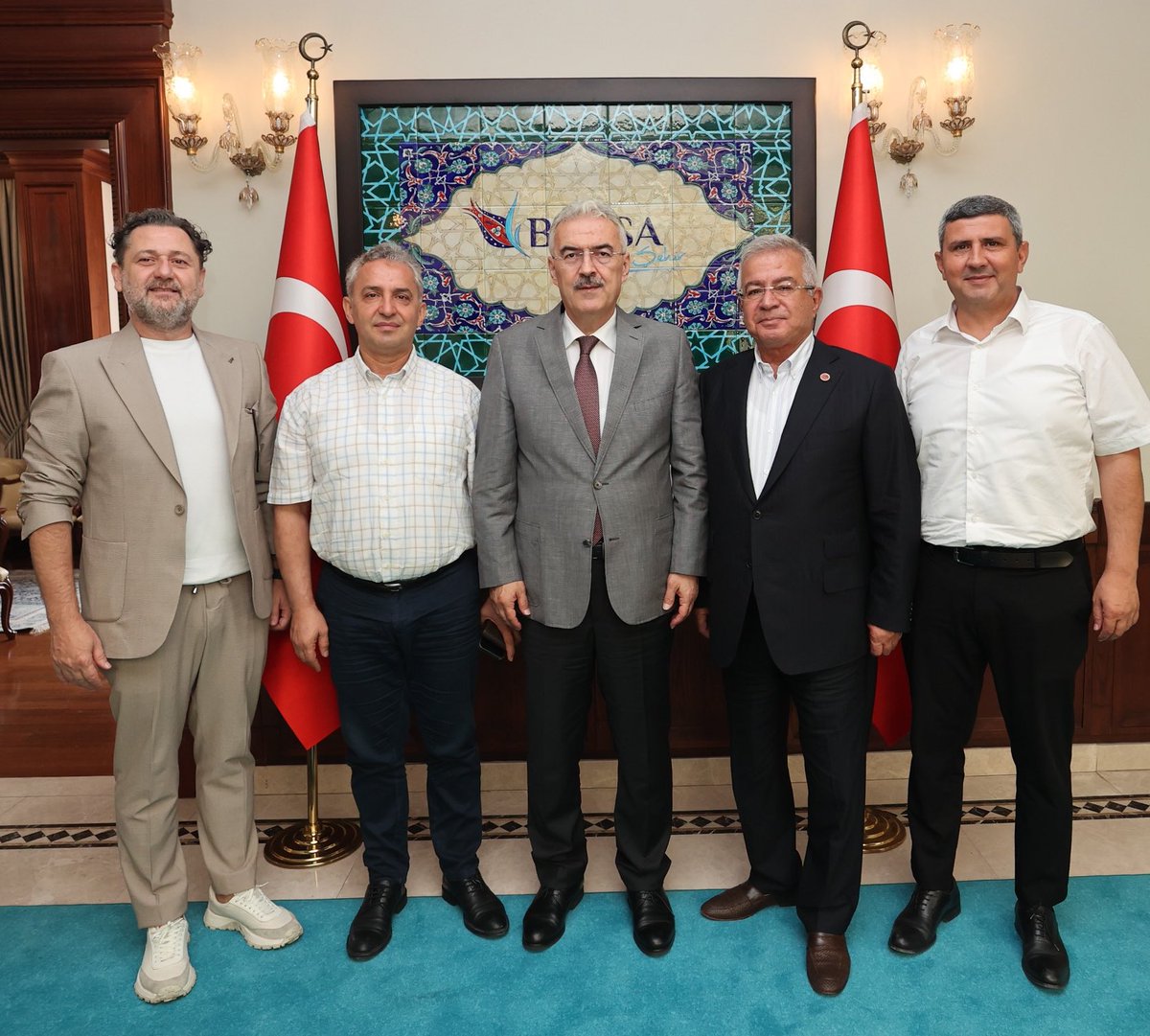 ÇASİAD yönetim kurulu olarak Bursa Valimiz Sn. EROL AYYILDIZ’ı ziyaret ettik. 

Sanayicilerimizin KOBİ OSB, Vize sorunları , Teknosab ‘ın mevcut durumu ve Bursa’nın temel sorunları konusunda istişarelerde bulunduk.

Sn. Valimizin pozitiv  ve sonuç odaklı yaklaşımları için