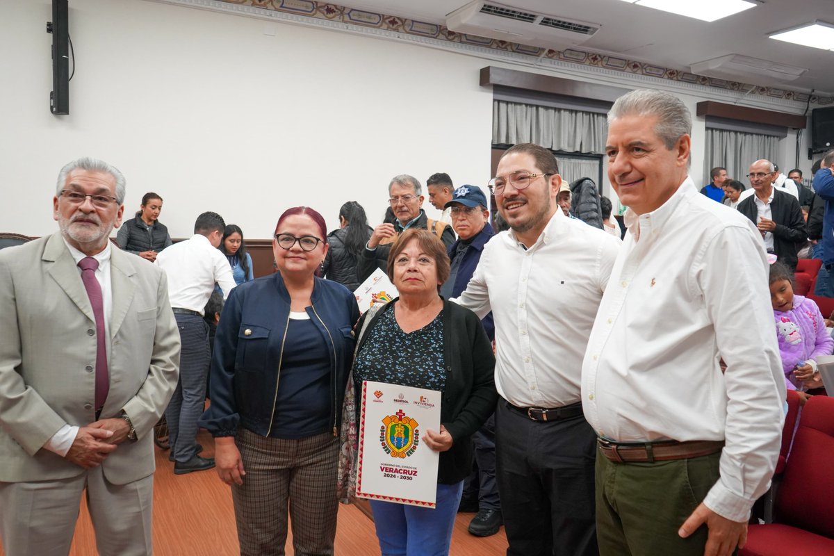 🏡 Continuamos la gira de entrega de escrituras en Xalapa, por instrucción de la Gobernadora (<a href="/rocionahle/">Rocío Nahle</a>).
Seguimos trabajando por certeza jurídica para más familias veracruzanas.
#PorAmorAVeracruz ❤️