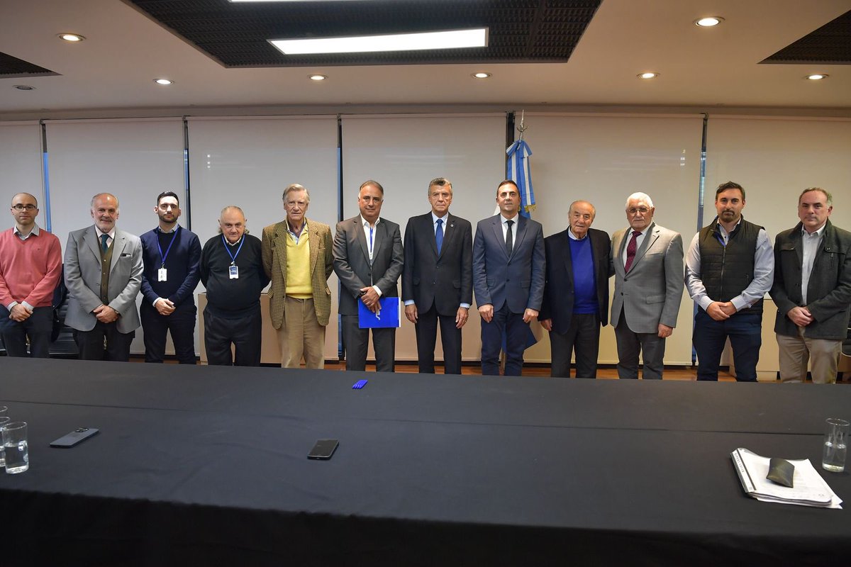 📢 Se firmó la paritaria mercantil 

🔵La CAC, junto a <a href="/redcame/">CAME</a>, UDECA y FAECyS, anuncia un nuevo acuerdo en el marco de la paritaria para la actividad mercantil.

Se acordó un incremento del 6%  a abonarse en 6 tramos.

📌Leé el comunicado completo: cac.com.ar/noticias/se-fi…
