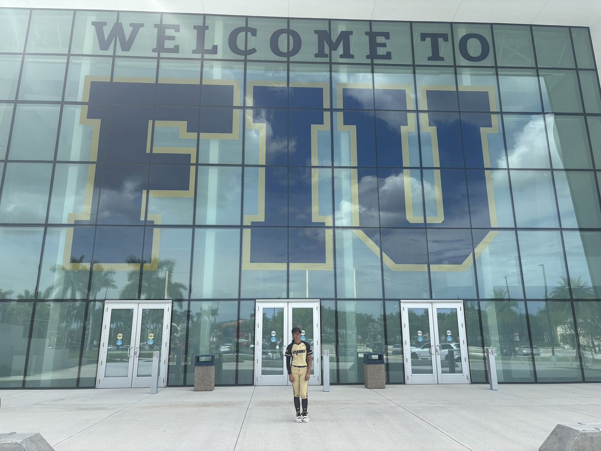 gretchen_grubbs's tweet photo. Thank you to @CoachBee9, @MikeMeyersFIU, & @FIUSoftball for an incredible camp! Valued every minute spent learning, hustling, and growing on the field. Proud of improving my home-to-first time: 2.7 seconds! 💙🥎 #FIUSoftball #Grindtoshine #2027 @2026Epic https://t.co/28aGxt8umu