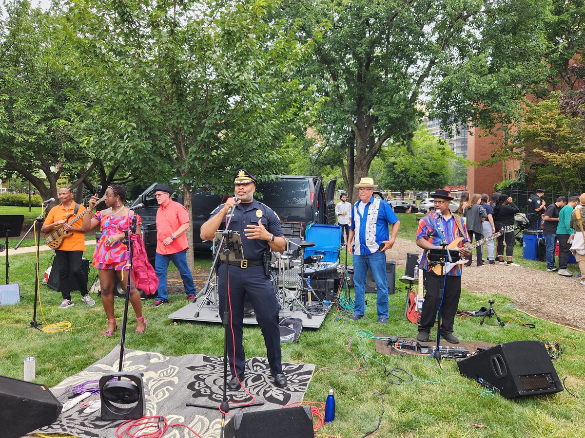 PPDExplorers's tweet image. National Night Out at @DrexelUniv hundreds of community residents &amp;amp; college students came together listening to music, eating &amp;amp; talking with local police! 👮🏾‍♂️👮🏽‍♀️@PPDComPrtBureau