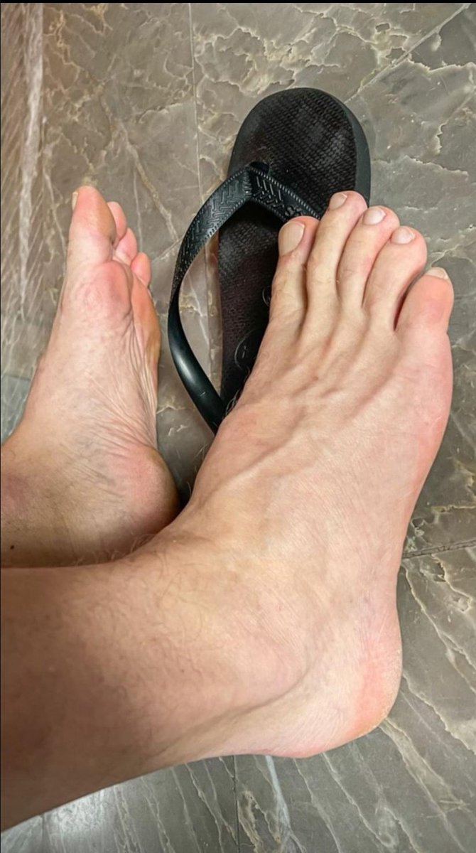 Instagram: clubedope2
.
.
#feet #feetman #feetboy #pesmasculinos #barefeet #barefoot #malefeet #flipflop #malefootworship #pesdehomem #pedemacho #podolatria #malefeetworship #guyfoot #guyfeet #podolatriamasculina #malefeetfetish #malefoot #feetporn #footporn #foot #gayfeet #gay