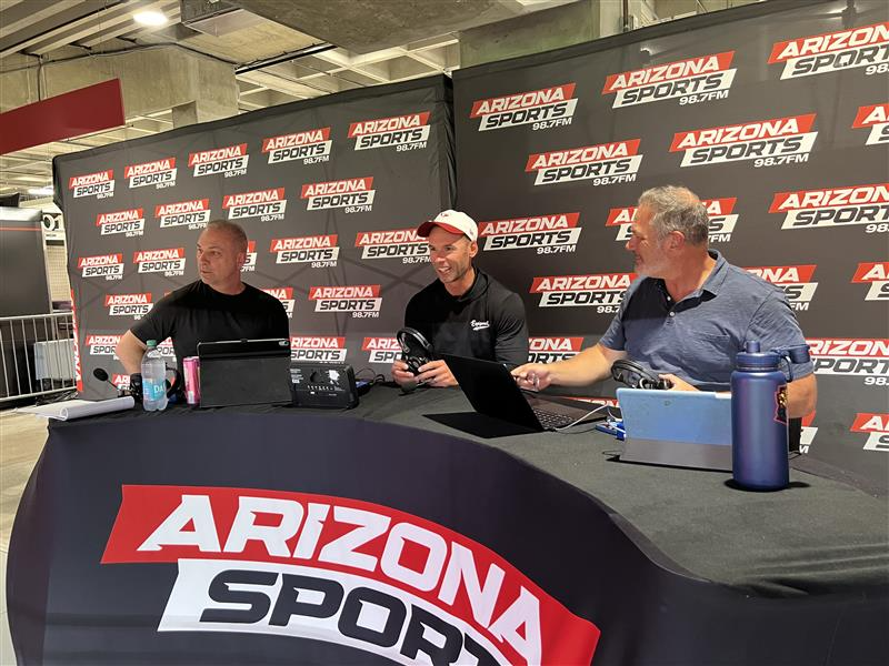 Head coach of the Arizona Cardinals Jonthan Gannon is on with us NOW!

Watch: youtube.com/live/OWz3Ae1Gw…