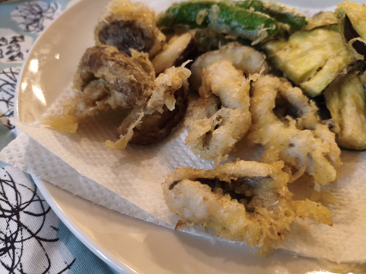 _enee's tweet image. 鱧には半分天ぷら、半分湯引きになってもらった。