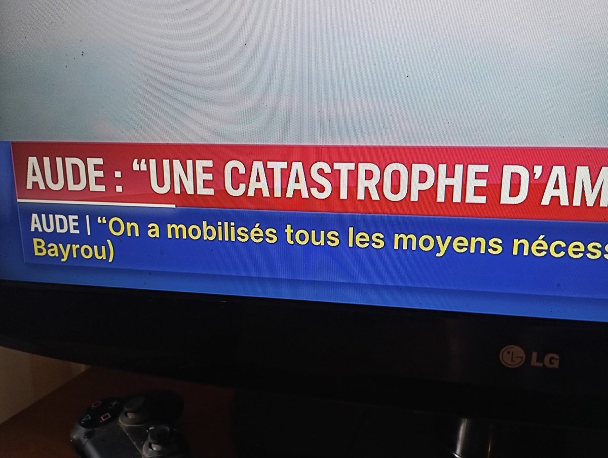 camp11838's tweet photo. @LCI @DavidPujadas @DariusRochebin il va falloir revenir vite de vacances et rétablir des cours de français sur cette chaîne 😱😱😱😱 https://t.co/W9LXp6f6RD
