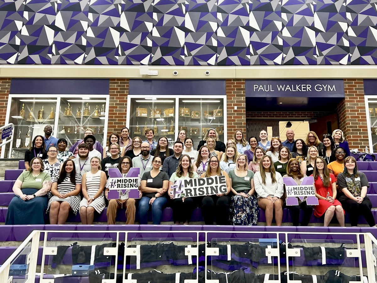 MiddletownOH's tweet photo. Join us in welcoming the newest members of our Middie Family, aka our #MiddieRisers
New staff orientation is underway and began with welcoming new teachers, admin, and support staff that brought enthusiasm to start the year off strong! 💜
#MiddieRising #BacktoSchool https://t.co/7RJR9MxDOZ