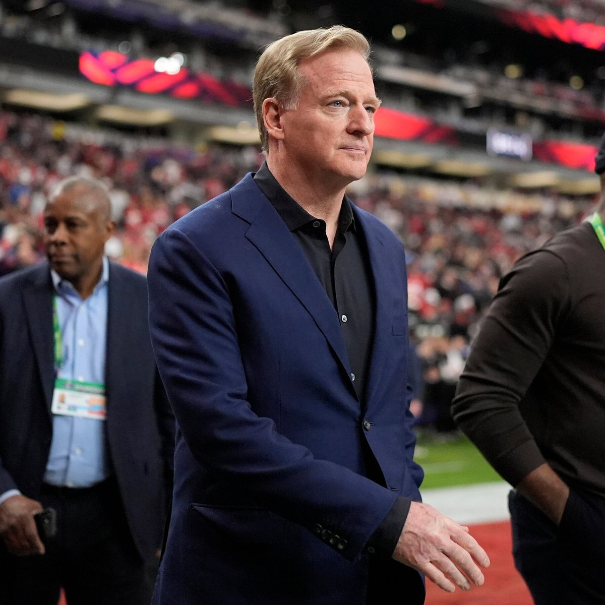 LegionHoops's tweet image. NFL commissioner Roger Goodell:

“We [the NFL] are not competing with the NBA… our competitors are Apple and Google.” 

😳

(via PFT)