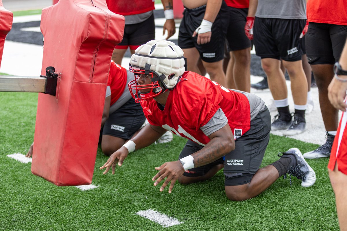 UVAWiseCavs's tweet image. Today is the first day of UVA Wise Football&apos;s fall camp! #BackToWork 💪🏈😎

@UVAWiseCavsFB