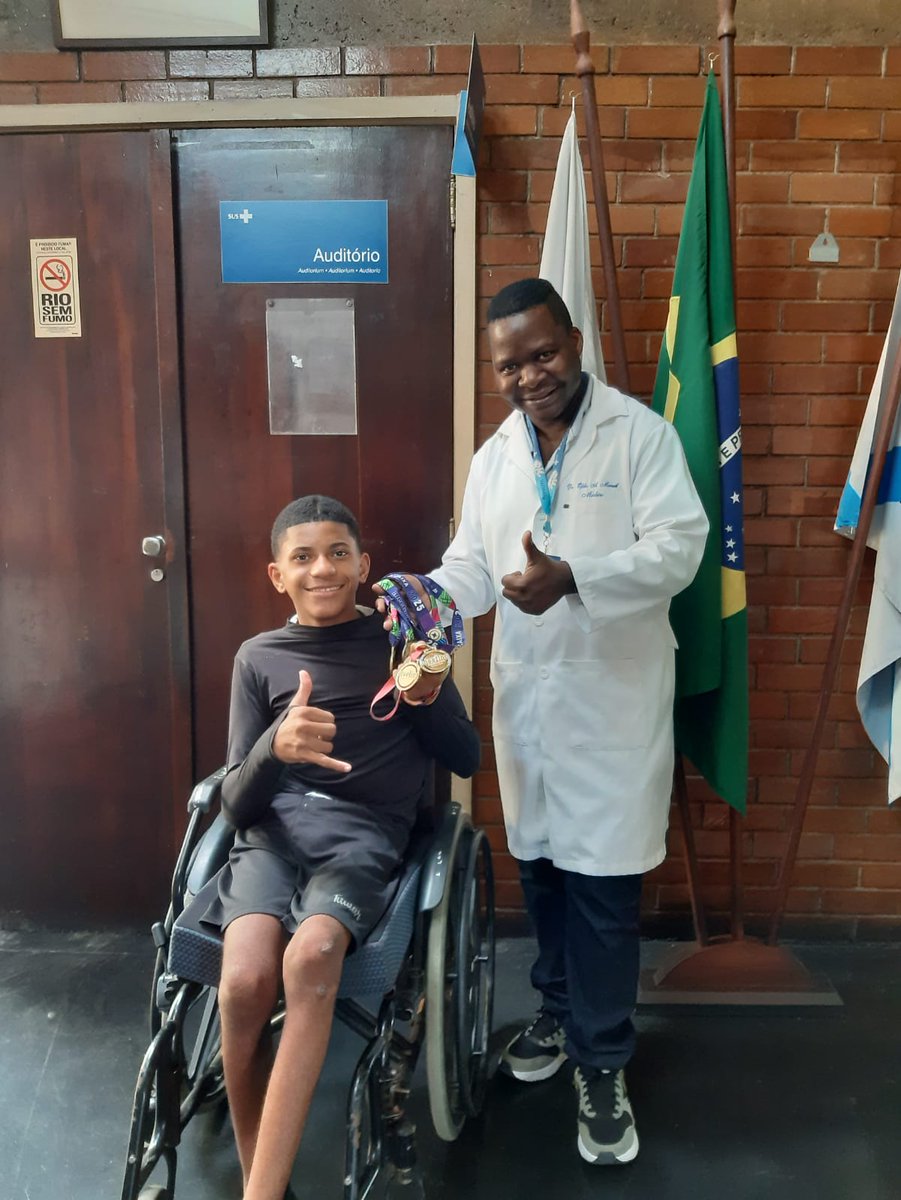Sua dedicação e cuidado fazem do mundo um lugar mais saudável!   Esse  Médico mas show de bola que já vi ...