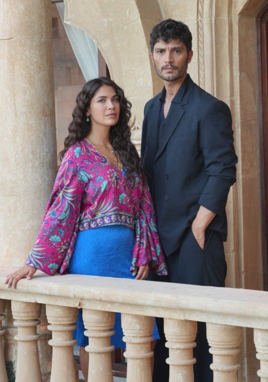 Shaimaa07533973's tweet image. الاستايل الغجري
ميكس العيون السودا مع الملون 
فرق الطول 
وقصة زواج بالاجبار 
I&apos;m totally in 💯
#HalefKöklerinÇağrısı