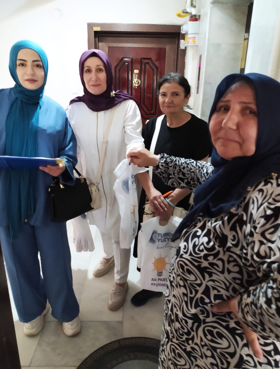 AK Kadın Keçiören (@akkadinkeciorn) on Twitter photo 📍Güçlükaya Mahallesi
‘’Çat kapı’’ saha çalışmalarımıza devam ediyoruz.
Canla, başla, ilk gün ki heyecanla..
<a href="/RTErdogan/">Recep Tayyip Erdoğan</a>
<a href="/tugbaisikercan/">Tuğba IŞIK ERCAN</a>
<a href="/hakanhanozcan/">Hakan Han ÖZCAN 🇹🇷</a>
<a href="/akgul_aysel/">Aysel Koçak Akgül</a>
<a href="/AKadirkarapinar/">Kadir KARAPINAR🇹🇷</a>
<a href="/mervebiberoglu/">Av. Arb. Merve Biberoğlu Erdoğan</a>
<a href="/AkKeciorenResmi/">AK Parti Keçiören</a> 📍Güçlükaya Mahallesi
‘’Çat kapı’’ saha çalışmalarımıza devam ediyoruz.
Canla, başla, ilk gün ki heyecanla..
<a href="/RTErdogan/">Recep Tayyip Erdoğan</a>
<a href="/tugbaisikercan/">Tuğba IŞIK ERCAN</a>
<a href="/hakanhanozcan/">Hakan Han ÖZCAN 🇹🇷</a>
<a href="/akgul_aysel/">Aysel Koçak Akgül</a>
<a href="/AKadirkarapinar/">Kadir KARAPINAR🇹🇷</a>
<a href="/mervebiberoglu/">Av. Arb. Merve Biberoğlu Erdoğan</a>
<a href="/AkKeciorenResmi/">AK Parti Keçiören</a>