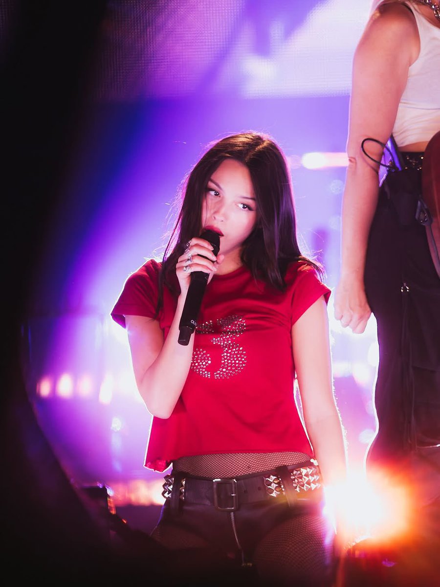 she saved the best shirt for last🤭