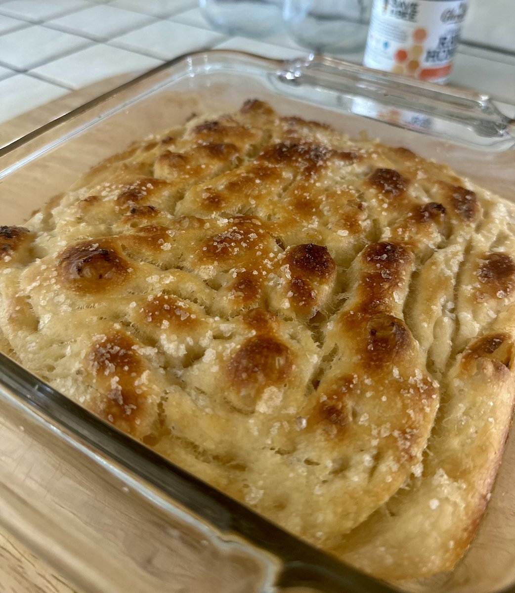 As much as I like the minutiae of sourdough baking (the folds, the timing, the ritual of it all) it’s always handy to have a quick and dirty recipe in your back pocket. 🍞

No endless folding. No 48-hour ferment. No coddling your dough like it's your firstborn. 

A basic focaccia