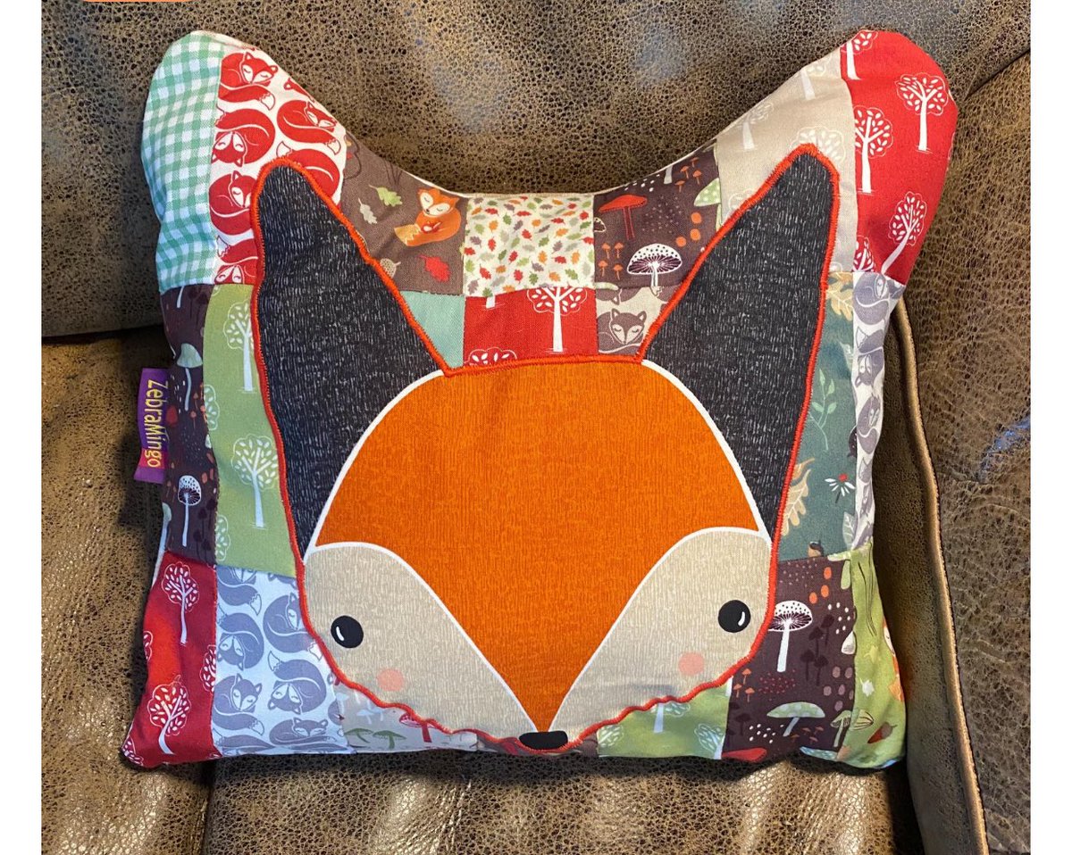 The cutest fox will love to look after your book E-reader and glasses (large pocket on the back zebramingo.etsy.com/listing/434629… #womaninbizhour #fox #readinglist #SMILEtt23