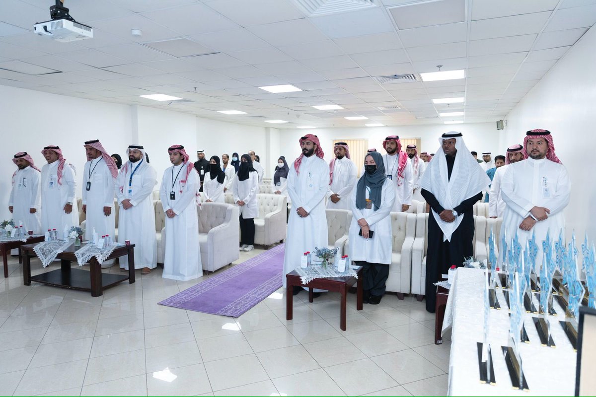 برعاية الدكتور أحمد بن عبدالعزيز هوساوي المدير التنفيذي لـ #مستشفى_الملك_فيصل_بمكة أقامت ادارة الرعاية الصيدلانيّة بالمستشفى حفلاً بمناسبة اعتماد صيدلية مستشفى الملك فيصل كمركز تدريبي لبرنامج الإقامة السريرية وتجديد اعتماد صيدليات مستشفيات تجمع مكة الصحي بحضور المدير التنفيذي