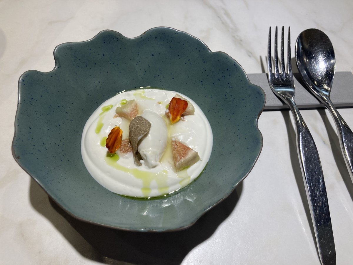 ‘Ajo blanco’ taken to another level at Xavier Pellicer Restaurant

#Barcelona #Spain 

guide.michelin.com/gb/en/cataluny…