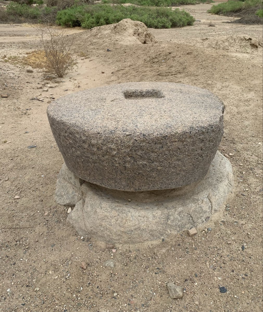 ثار سكان نجران على جنود الملك واجتمعوا على دين عبد الله بن الثامر، وهي شريعة سيدنا المسيح عيسى بن مريم عليهما السلام وكتابه الانجيل واحكامه ونصوصه. دفن عبدالله بن الثامر في نجران وقبره ما يزال فيها، وورد انه ينزل في كل ليلة 70 الف ملك يسلمون عليه وعلى شهداء الاخدود .. 1️⃣4️⃣ انتهى