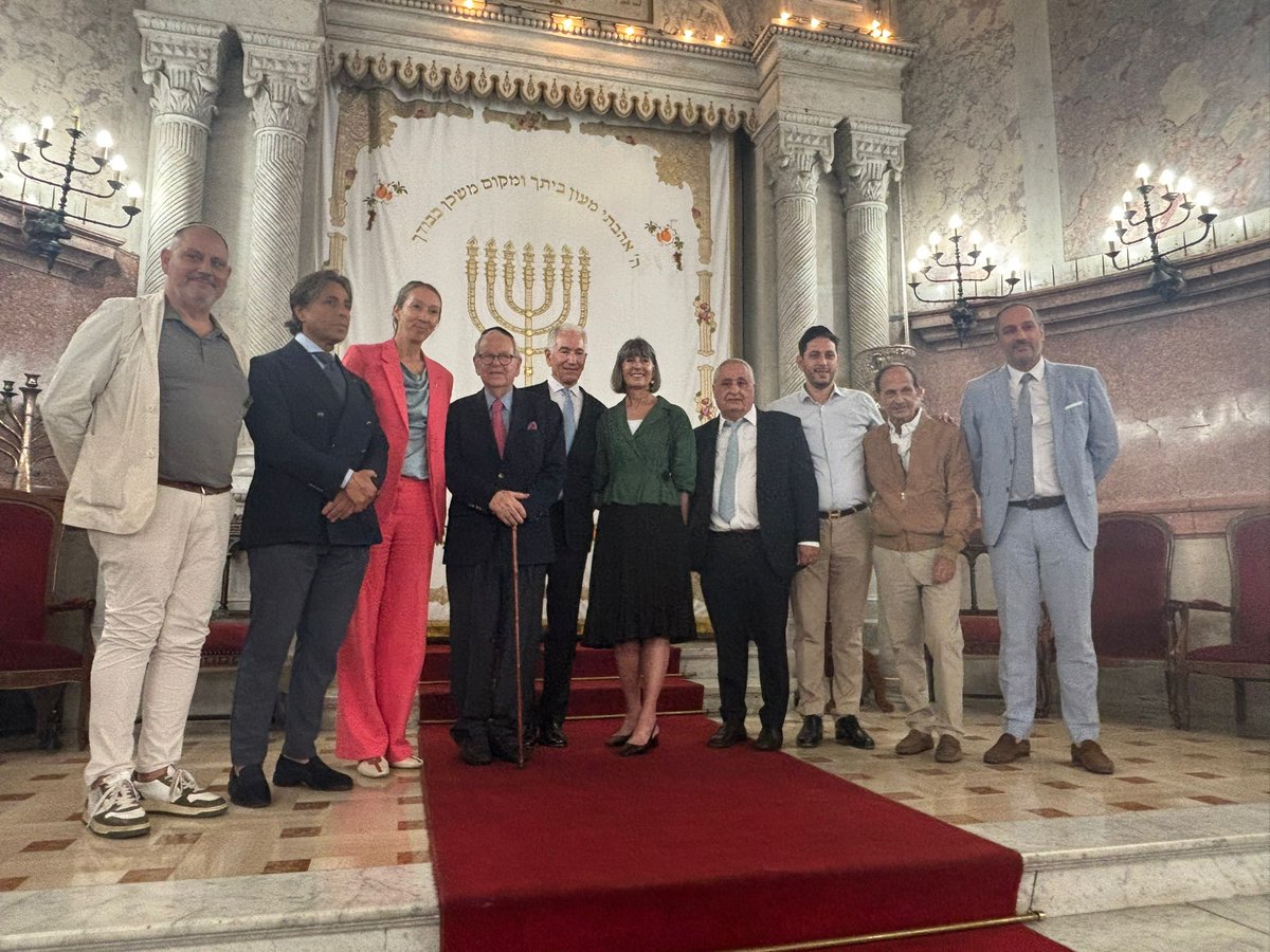 Nous avons le plaisir de recevoir S.E Ambassadeur des Etats Unis en France, Charles Kushner, ainsi que Mme la Consul Jessica Huaracayo pour une visite de la Grande Synagogue et un temps d'échange.
<a href="/USAenFrancais/">USA en Français</a> <a href="/usamarseille/">Consulat General des Etats-Unis à Marseille</a>
<a href="/usa/">USA</a>