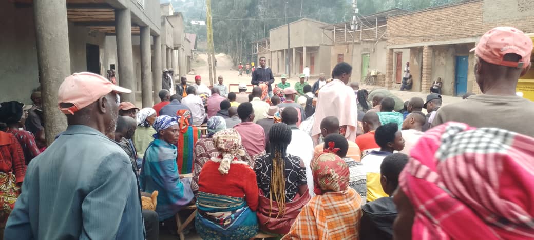 DUK_Hassan (@dukuzumuremyh10) on Twitter photo Uyu munsi urwego rwa DASO bo muri <a href="/Busogosector/">Busogo Sector/Musanze Ditrict</a> <a href="/MusanzeDistrict/">Musanze District</a> batangije gahunda Bise #inkoko imwe kuri buri mwana ni gahunda igamije kurwanya imirire mibi n'igwingira ry'abana no guharanira imibereho myiza y'abaturage . Uyu munsi urwego rwa DASO bo muri <a href="/Busogosector/">Busogo Sector/Musanze Ditrict</a> <a href="/MusanzeDistrict/">Musanze District</a> batangije gahunda Bise #inkoko imwe kuri buri mwana ni gahunda igamije kurwanya imirire mibi n'igwingira ry'abana no guharanira imibereho myiza y'abaturage .