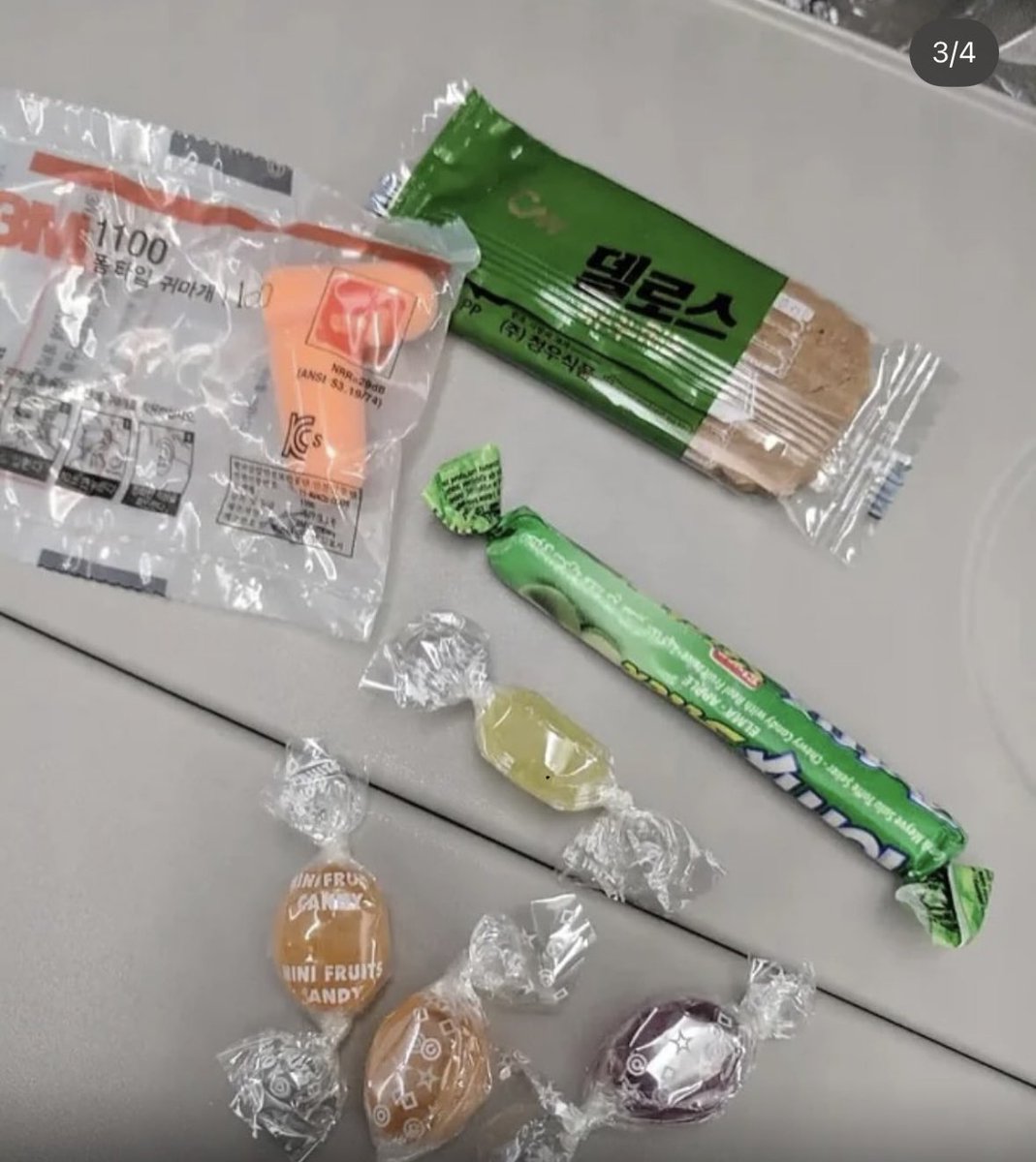 Una mamá en un vuelo de 10horas de Corea a San Francisco repartió 200 bolsitas con caramelos y tapones por si su bebé de 4 meses lloraba. So cute! No os parece una acción súper entrañable? 😍

Fotos: créditos al autor