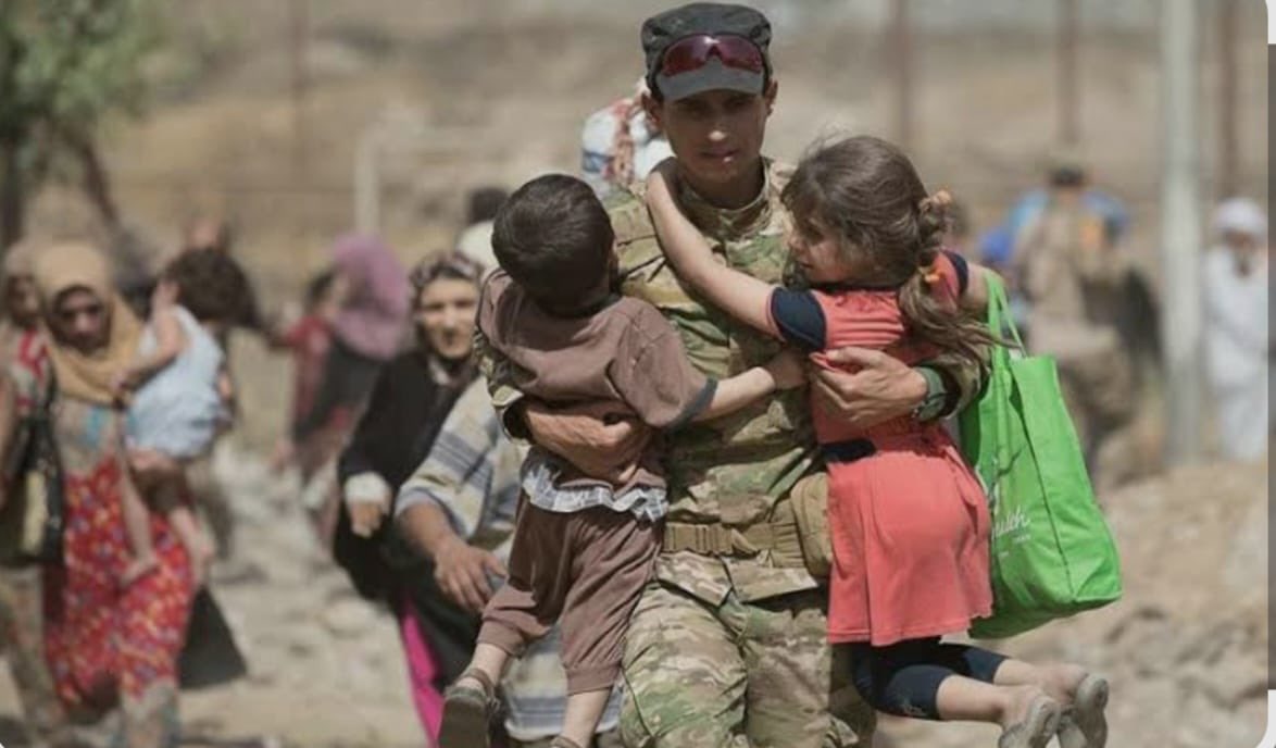 دم الشهداء أغلى من مصالح السياسيين
فلماذا تكتب القوانين على مقاسهم ويُترك الحشد دون قانون.

#الشعب_يدعم_الحشد