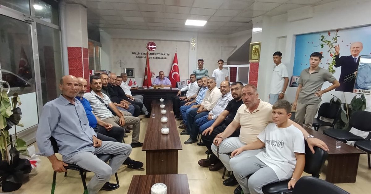 İlçe yönetim kurulu üyelerimizle haftalık toplantımızı tamamladık. Gündemimizde yine Oğuzeli vardı! İlçemizin geleceği için önemli konuları istişare ettik, yol haritamızı belirledik.