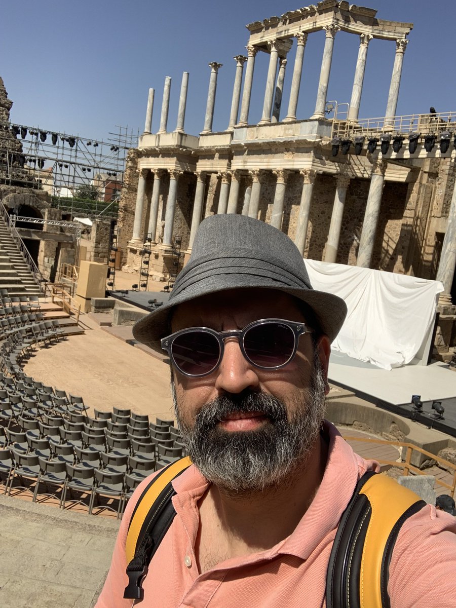 Tú y yo aquí, viendo un directo de <a href="/frikimalismoFM/">frikimalismo FM</a> , piénsalo.