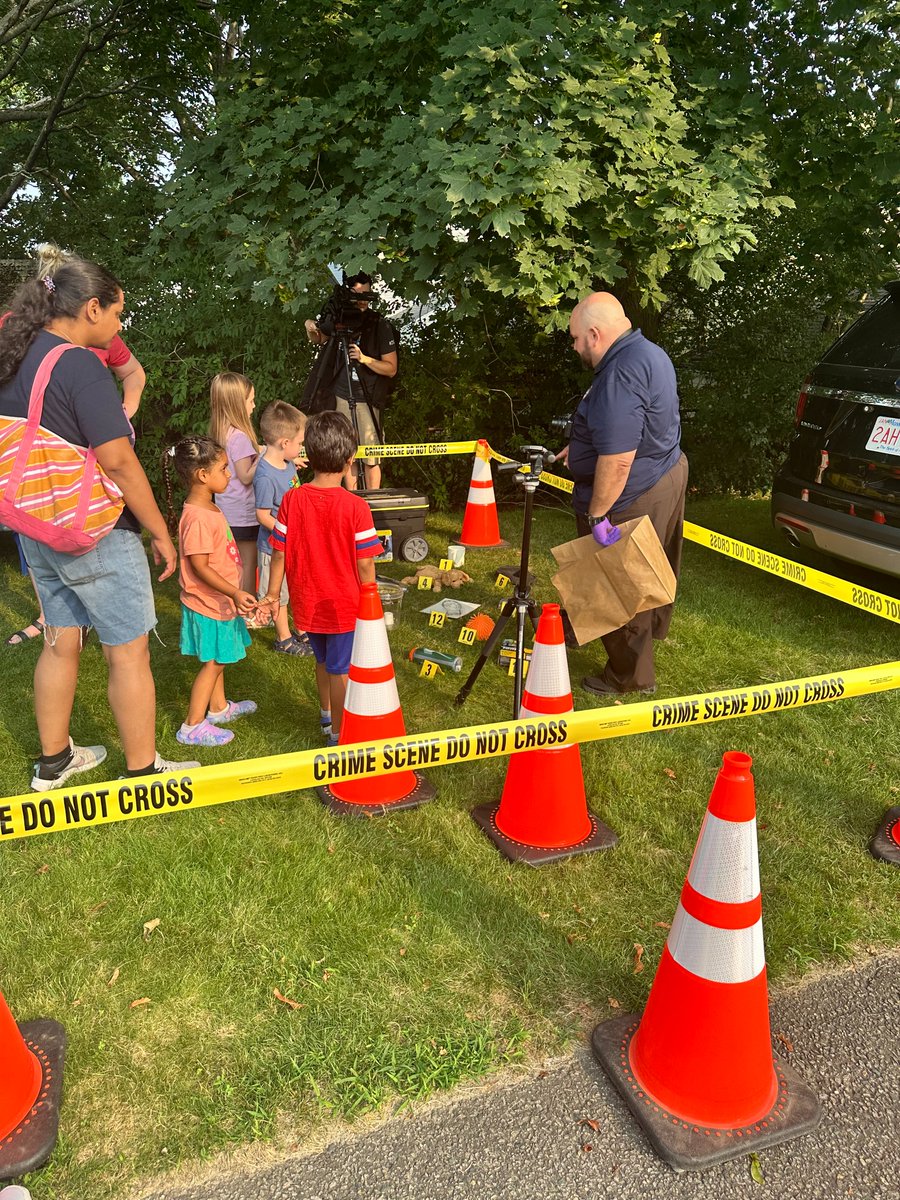 🎉 What a turnout for National Night Out!
Thanks to the hundreds who joined us, and shoutout to @WatertownRec, DPW, &amp; the Commander’s Mansion for making it all happen!
🍦 300 Push Pops
🌭 400 Hot Dogs
🍕 65 Pizzas
💙 1 Great Time

#WatertownPD #NNO2025