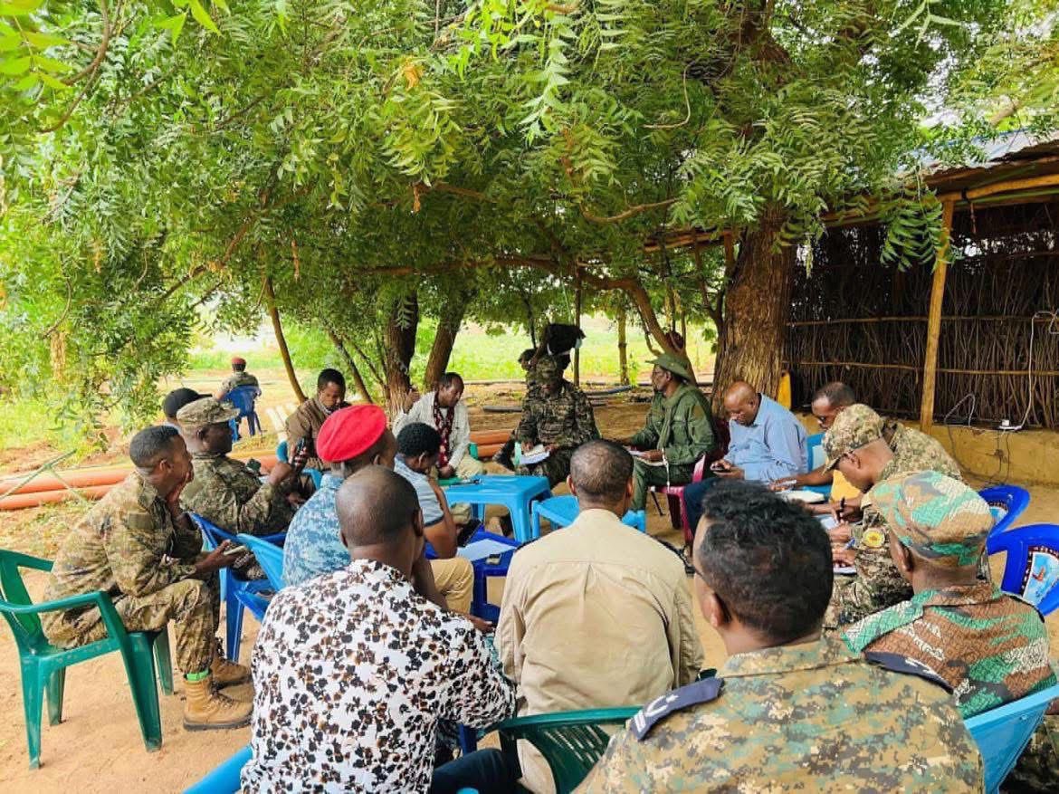 (1) The situation in Gedo is quickly escalating and could lead to a major crisis. 🧵

Kenyan, Ethiopian, and Jubbaland officials met today on Gedo’s borders to discuss how they’ll remove the FGS from Beledxaawo and bring it back under the control of Jubbaland.