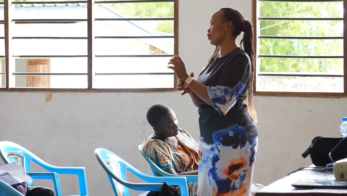 KuzaBlu's tweet photo. Aquinas of Unique Jewellery Collection is set to use #KuzaBlu to showcase her craft, connect with buyers &amp; share the culture behind every piece.

#GoBlueProgram #BlueEconomy #CulturalTourism #Watamu #KenyaArtisans https://t.co/hWEpg6C0XQ