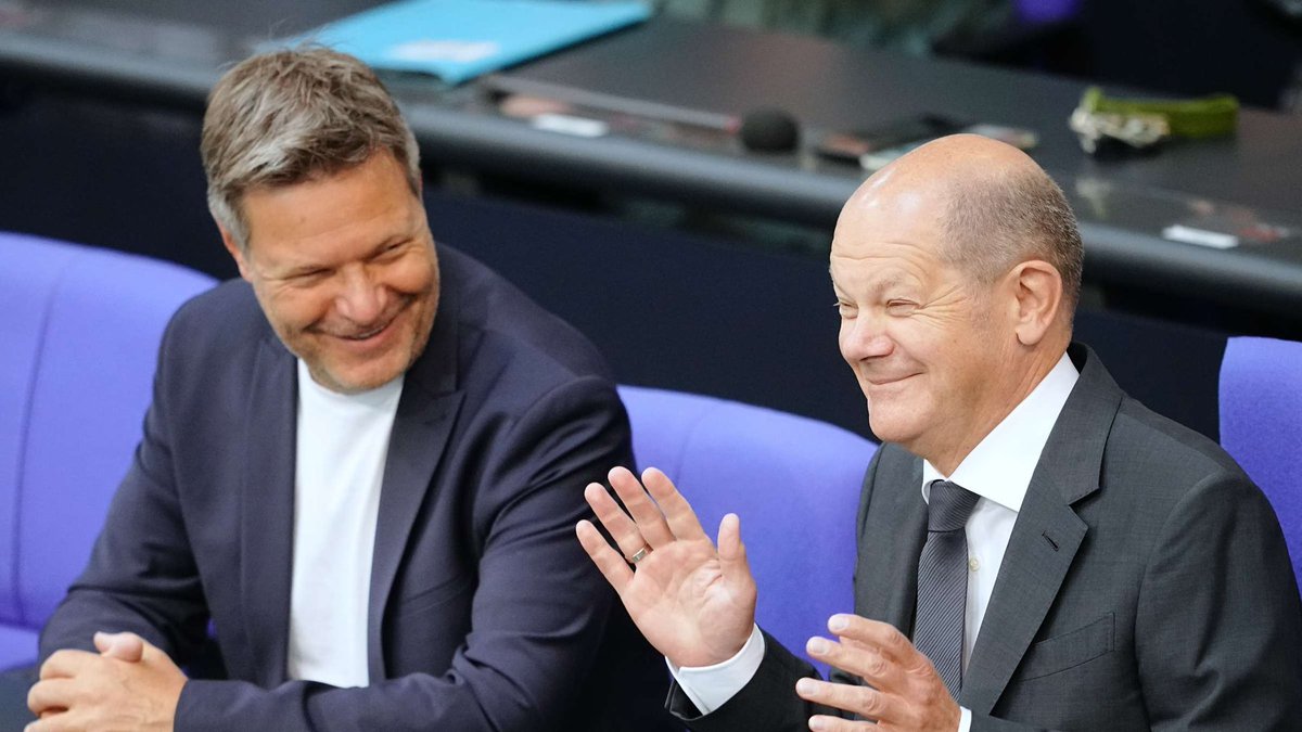 Auch wenn viele das nicht teilen. Ich will die Ampel zurück. Die beiden hatten Zukunftsvisionen für Wirtschaft und Klima, Empathie, Verständnis für die Schwachen im Land, Flüchtlinge wurden menschenwürdig behandelt, Abschiebungen fanden nicht gegen das Gesetzt statt, etc.