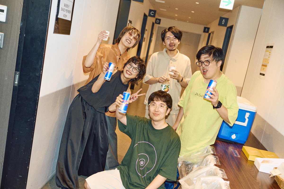 sbtstk_staff's tweet photo. 柴田聡子 TOUR 2025 "夏" ファイナル東京公演のPhoto Reportを公開しました。
照明が素晴らしすぎて写真で思い出を反芻、、、

https://t.co/88N6dXR7Ri https://t.co/33vodlAqAr