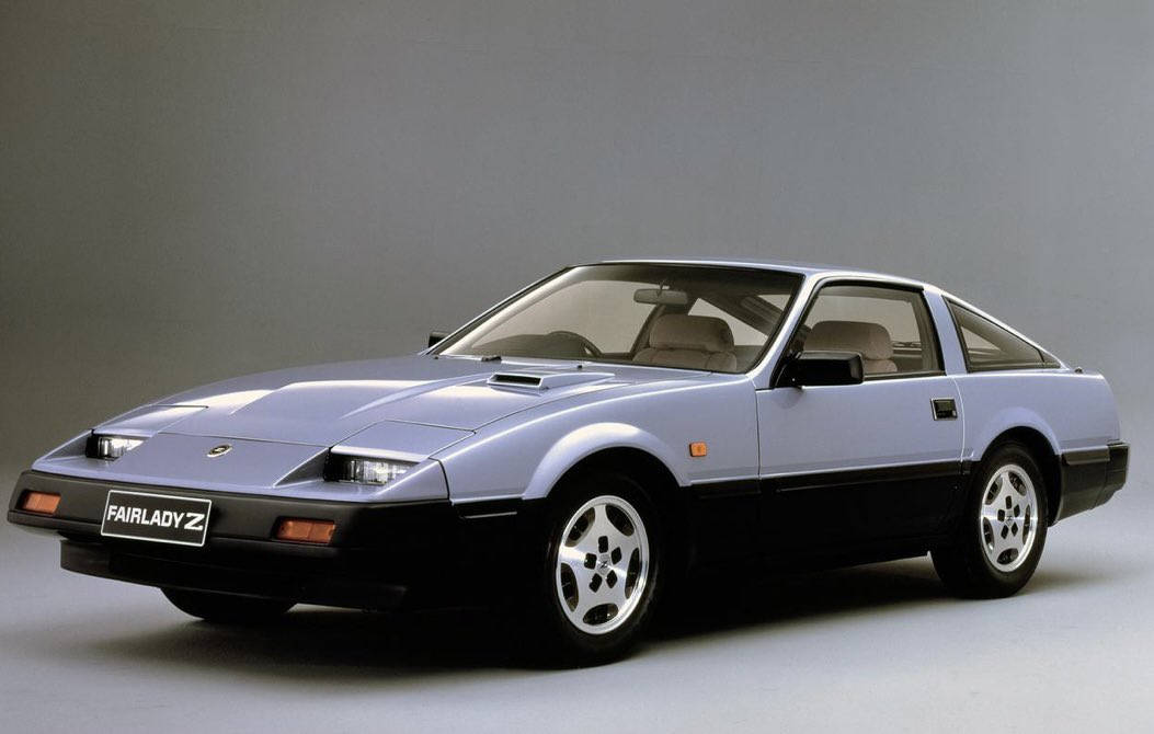 #ツートンの昭和のクルマを１つ無言で貼ろう