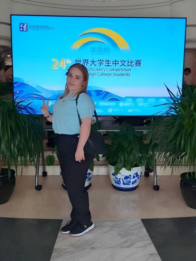 EmbChinaCuba's tweet photo. Dong Ailing (Alexandra de la Caridad García Chaviano), la campeona cubana del grupo estudiantil universitario de la competencia del Concurso "Puente Chino" de 2025 ya está en China. Le deseamos buenos resultados en la final mundial.
@UdeLaHabana  @nicado3  @Confucio_UH https://t.co/ZVZipoo4oY