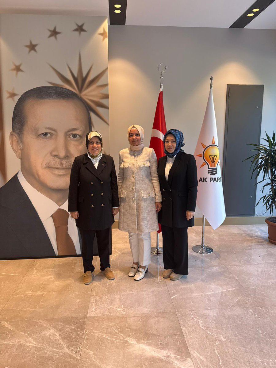 Hülya Taşcı 🇹🇷 (@hulya_tasci57) on Twitter photo AK Parti Genel Başkan Yardımcımız, Sosyal Politikalar Başkanımız Önceki dönem Aile ve Sosyal Hizmetler Bakanımız Kıymetli <a href="/drbetulsayan/">Dr.Betül Sayan Kaya 🇹🇷</a>’ı Önceki dönem İl Yönetim kurulu üyemiz Değerli Başkanım <a href="/EmineAyhan34/">Emine Ayhan</a> ile makamında ziyaret ettik.
Kıymetli Bakanımıza güler yüzü hoşsohbeti AK Parti Genel Başkan Yardımcımız, Sosyal Politikalar Başkanımız Önceki dönem Aile ve Sosyal Hizmetler Bakanımız Kıymetli <a href="/drbetulsayan/">Dr.Betül Sayan Kaya 🇹🇷</a>’ı Önceki dönem İl Yönetim kurulu üyemiz Değerli Başkanım <a href="/EmineAyhan34/">Emine Ayhan</a> ile makamında ziyaret ettik.
Kıymetli Bakanımıza güler yüzü hoşsohbeti
