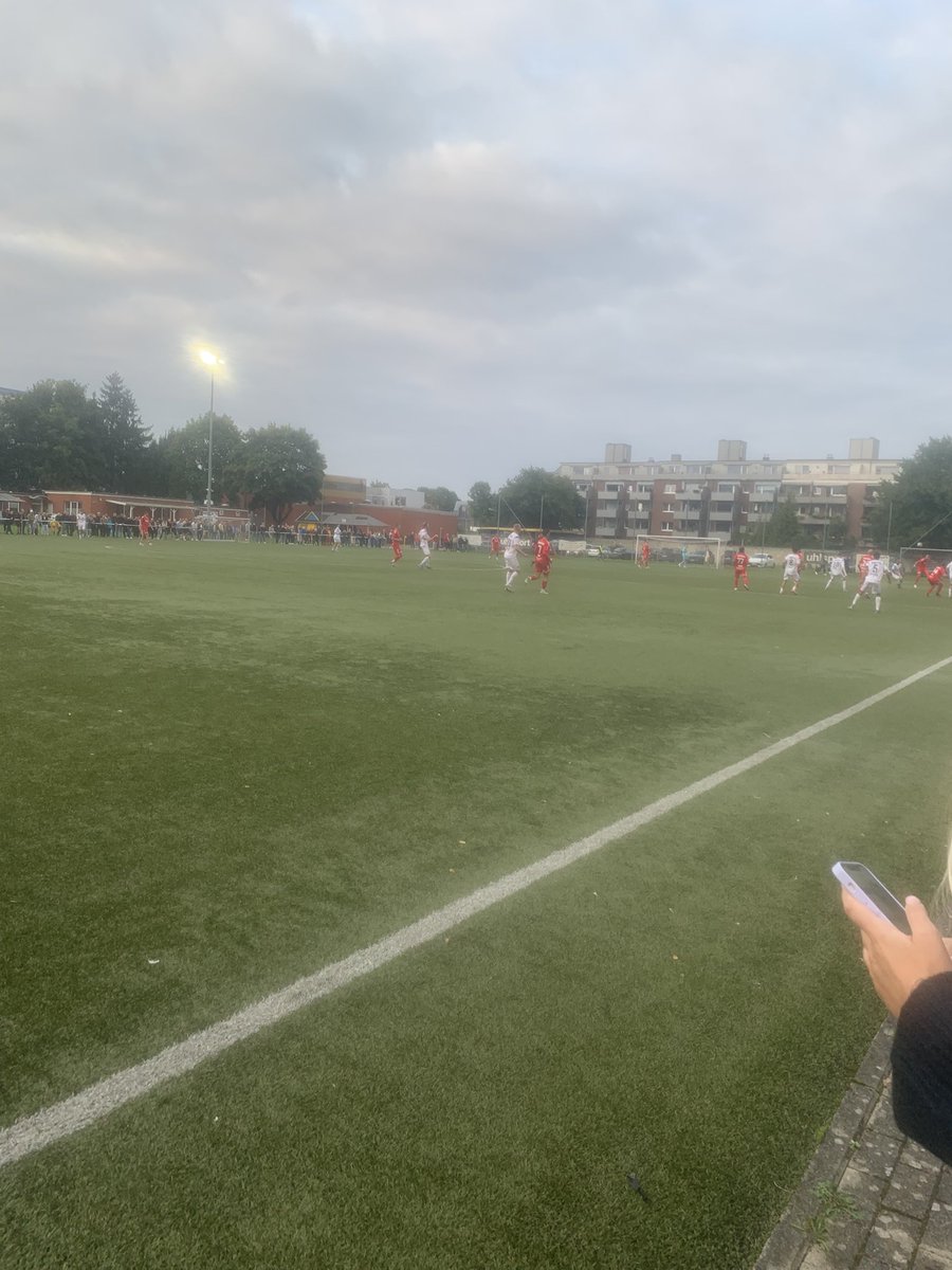 ⚽️ SC Rapid Lübeck - FC Dornbreite Lübeck
📑 Landesliga Holstein
🏟️ Sportplatz Kasernenbrink
🎫 Eintritt: 5,00 €
👀 Zuschauende: 376
🥨/🍺 nicht geholt 
🥅 Ergebnis: 5:1 (0:1)