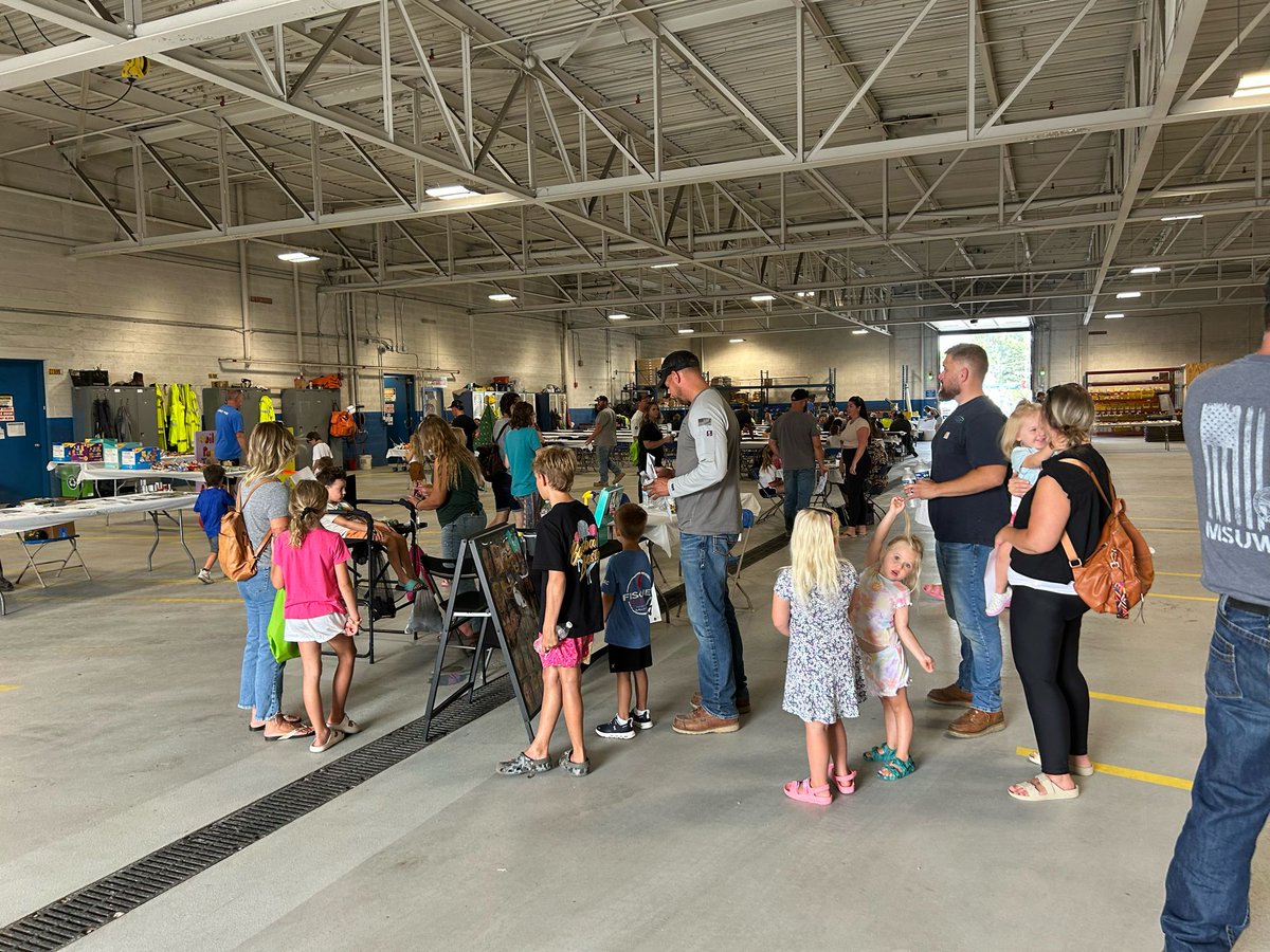 MISS DIG 811 (@missdig811) on Twitter photo MISS DIG 811 with the EMU at the <a href="/ConsumersEnergy/">Consumers Energy</a> Family Safety Fair in Bay City, MI! #safety #consumersenergy #missdig811 MISS DIG 811 with the EMU at the <a href="/ConsumersEnergy/">Consumers Energy</a> Family Safety Fair in Bay City, MI! #safety #consumersenergy #missdig811