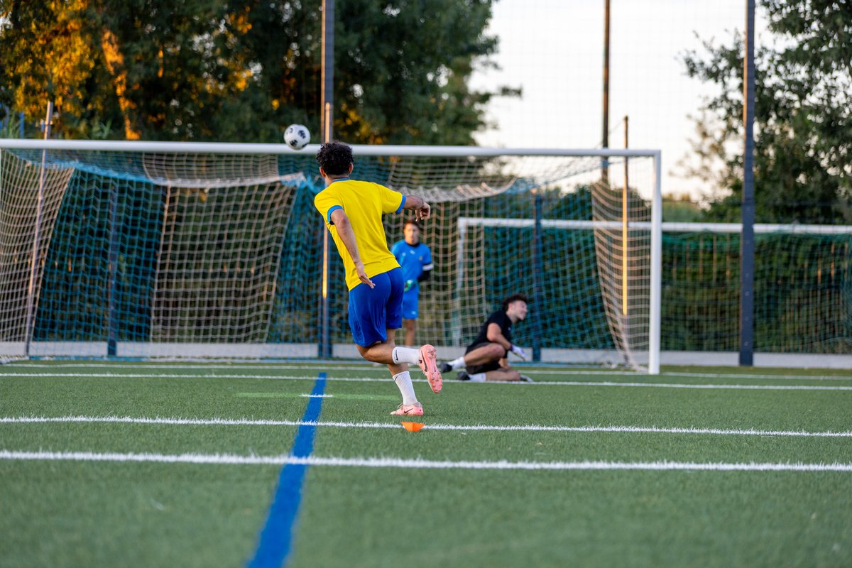 𝗖’𝗲𝘀𝘁 𝗿𝗲𝗽𝗮𝗿𝘁𝗶 𝗽𝗼𝘂𝗿 𝗻𝗼𝘁𝗿𝗲 é𝗾𝘂𝗶𝗽𝗲 𝗥𝟮 ! 📷
Ce lundi, nos seniors réservistes ont repris le chemin de l’entraînement et ont lancé leur préparation avec détermination ! 📷