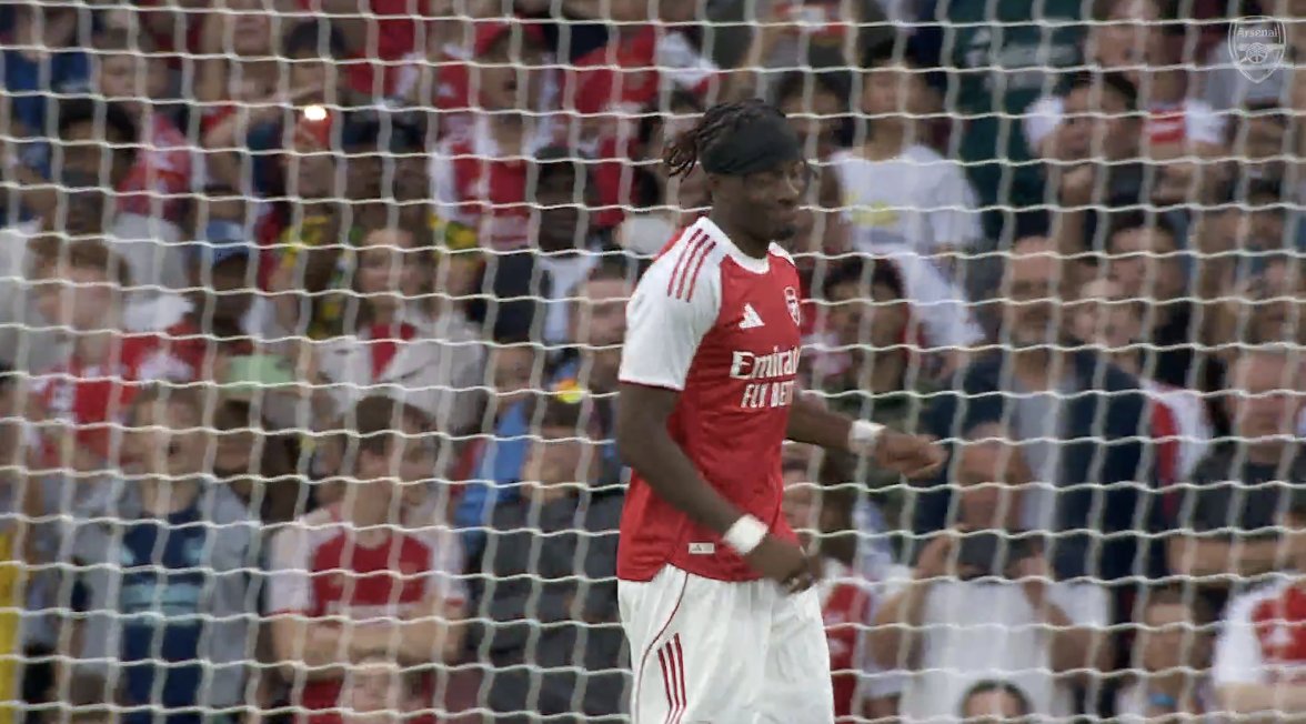 MADUEKE MISSES HIS PENALTY AND VILLARREAL WINS THE PENALTY SHOOT-OUT!