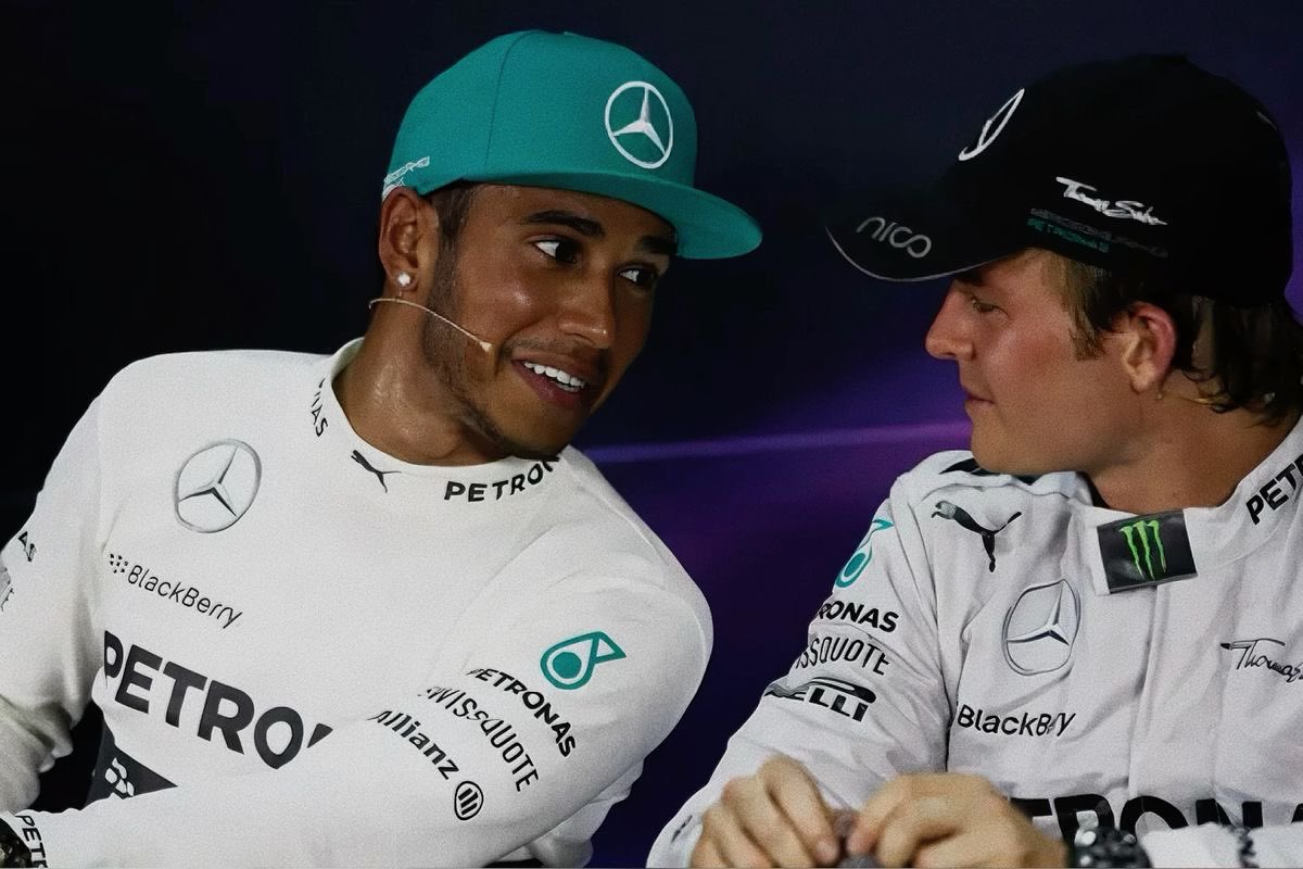 rosberggs's tweet image. anyways here’s your reminder that he’s #BEEN looking at those lips idk what he’s on about