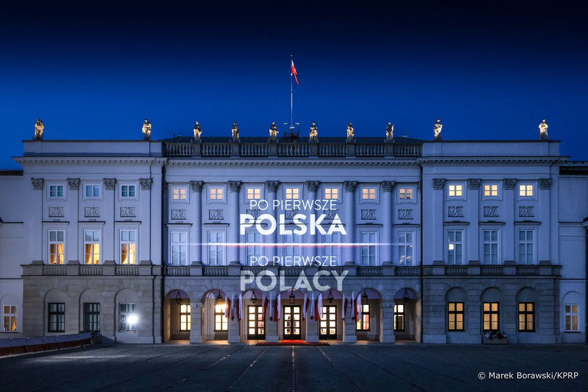 Kancelaria Prezydenta RP (@prezydentpl) on Twitter photo Po pierwsze Polska, po pierwsze Polacy!
Dziś <a href="/NawrockiKn/">Karol Nawrocki</a> złożył przed Zgromadzeniem Narodowym prezydencką przysięgę, formalnie obejmując urząd Prezydenta Rzeczypospolitej Polskiej. Po pierwsze Polska, po pierwsze Polacy!
Dziś <a href="/NawrockiKn/">Karol Nawrocki</a> złożył przed Zgromadzeniem Narodowym prezydencką przysięgę, formalnie obejmując urząd Prezydenta Rzeczypospolitej Polskiej.