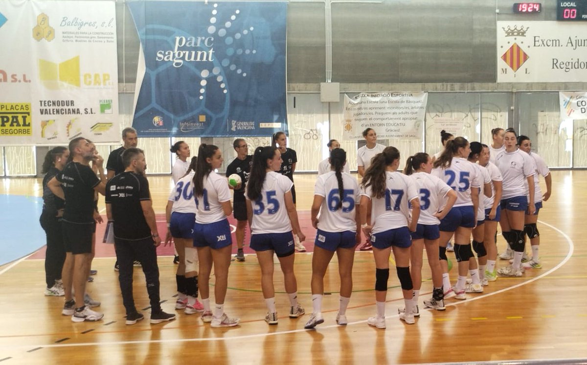 📢🔵⚪️ 🤾Han  debutado <a href="/juliaterradoo/">juliaa🕺🏼</a> (3 g), <a href="/Marinaa6_bm/">Marina</a> (3 g), <a href="/__malenavalles/">Male</a> (2 g), <a href="/maddi_bengo29/">Maddi Bengoetxea</a> ( 1 g ) y Emi Heilmann.

➡ En  portería, además de <a href="/virgi_ferobles/">𝐕𝐢𝐫𝐠𝐢𝐧𝐢𝐚 #ferobles68 🏐 Balonmano</a>, ha jugado Ana Vela (guardameta  del Filial), ya que <a href="/Mzb_1/">Meriem Ezbida</a> arrastra alguna molestia.