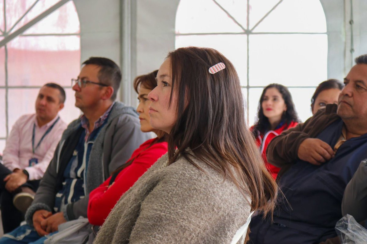 ICACOLOMBIA's tweet image. Participamos de la Segunda Feria de Servicios en #Corabastos. 🎉

Allí entregamos capacitación a comerciantes y productores en la venta de agroquímicos, semillas, plantas y material de propagación. ✅🤝

Además de guías de movilización para control de mosca en algunas frutas.